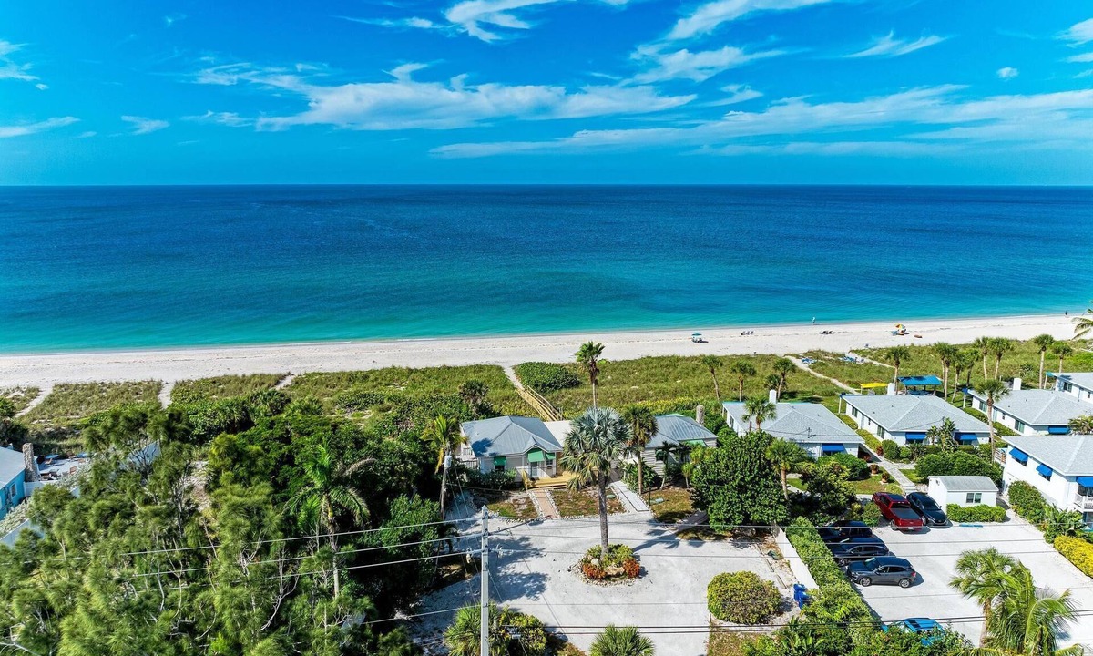 Nokomis Cottage | Casey Key Beachfront Escape: Charming 1BR Cottage