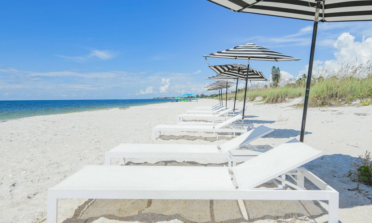 Nokomis Hotel | Casey Key Resorts - Beachfront