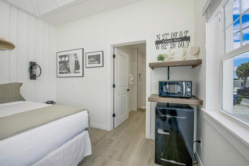 Nokomis Hotel | Casey Key Resorts - Beachfront