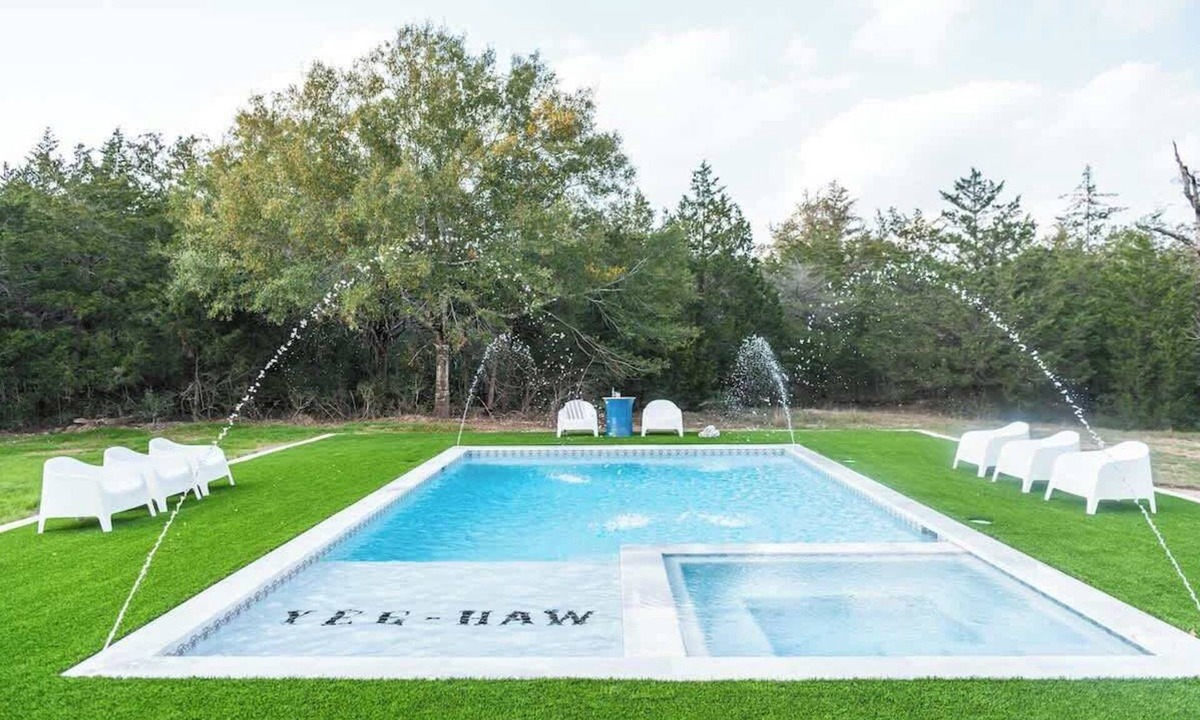 Fayetteville House | Casino-style Game Room+Pool+Privacy | The Moxie