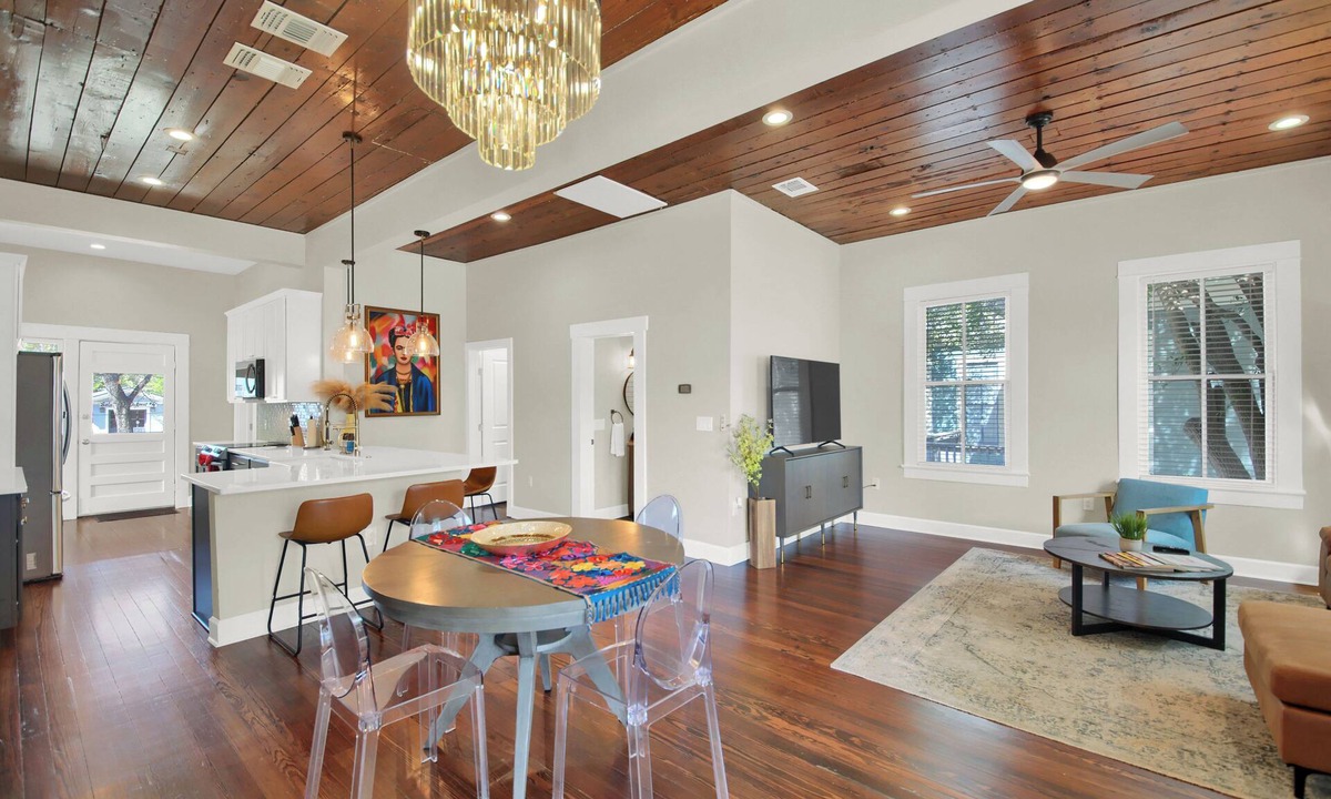 Southtown House | Casita Felipe - 3BD/3BA Charming Oasis In The Heart of King William