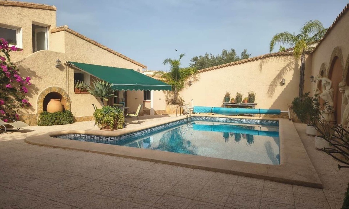 Benidoleig Villa | CASITA LEON - peaceful villa retreat with private pool and panoramic views.