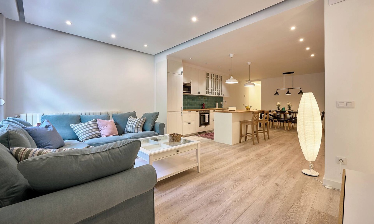 Logrono Historic Centre Apartment | Casita Mela - Apt. for 8 pax w/terrace in Logroño