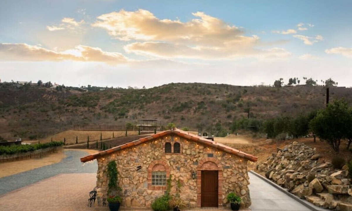 West Ridge Apartment | Casita Vino - Dog-Friendly Vineyard Retreat & Stay