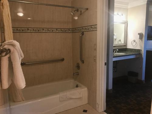 Castaic Hotel | Castaic Inn Six Flags Valencia
