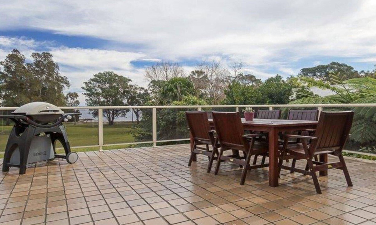 Soldiers Point House | Castaways, 36 Cromarty Road - Beachfront house