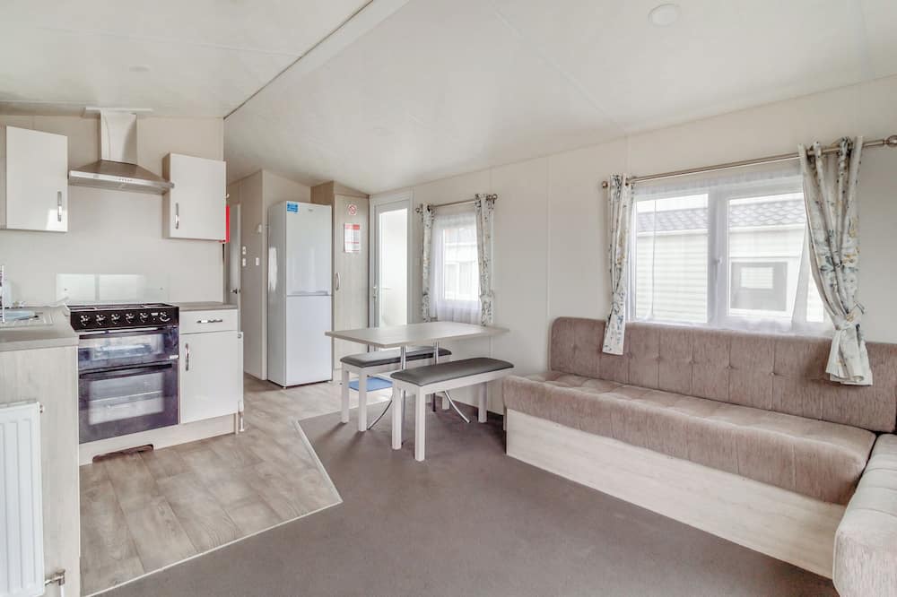 Bacton House | Castaways Oyster 10 (Pet)