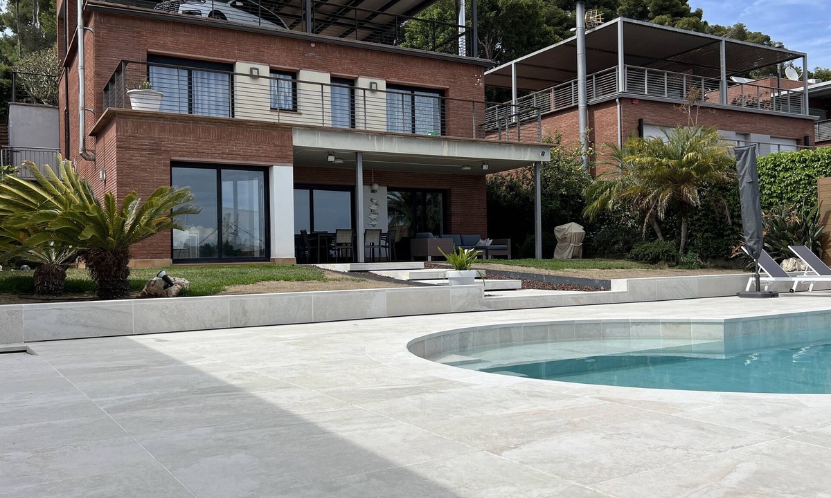 Castelldefels House | Castelldefels: House with pool and private garden