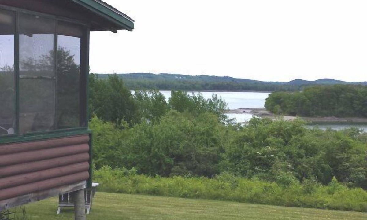 Castine Cottage | Castine Coastal Escape – Paddle, Play & Unwind