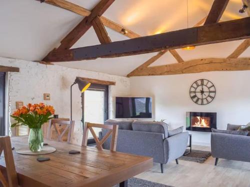 Hopton Castle House | Castle Beams