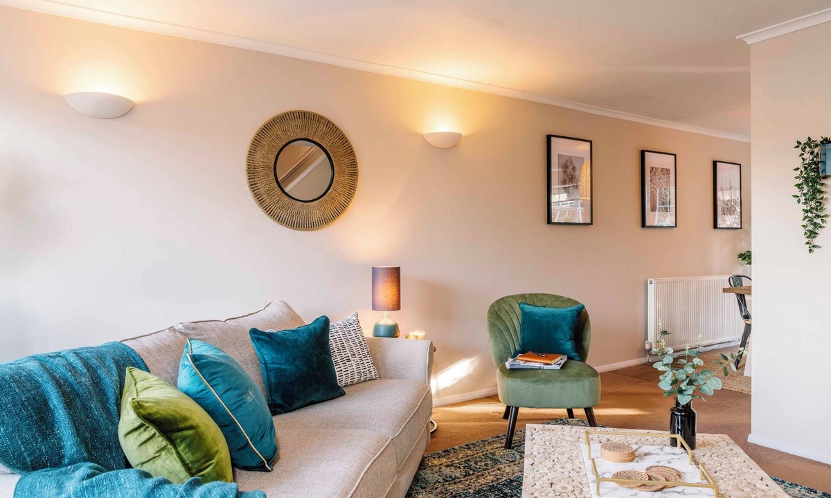 Warwick House | Castle Gate - Central Location with Large Living Space