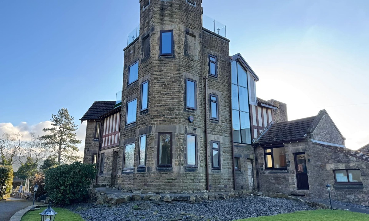 Chapel en le Frith House | Castle House Holiday Home