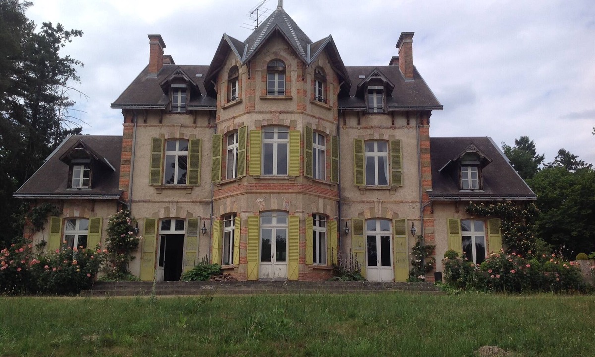 Vallon-en-Sully House | CASTLE IN BOCAGE BOURBONNAIS