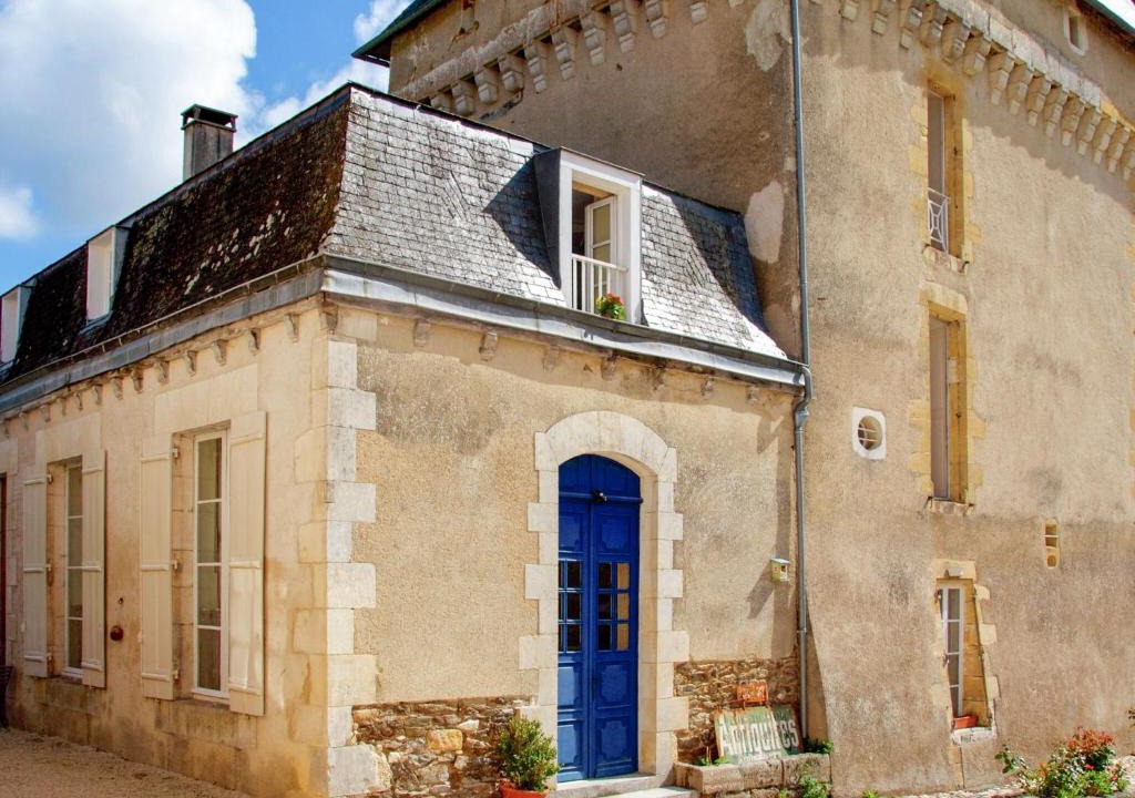 Chalais House | Castle in Chaleix with Pool and Views