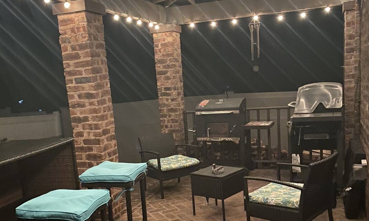 Tallman House | Castle on a rock heated pool in may