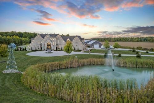 Town of Essex Apartment | Castle On Malden - Luxury 50 Acre Private Estate