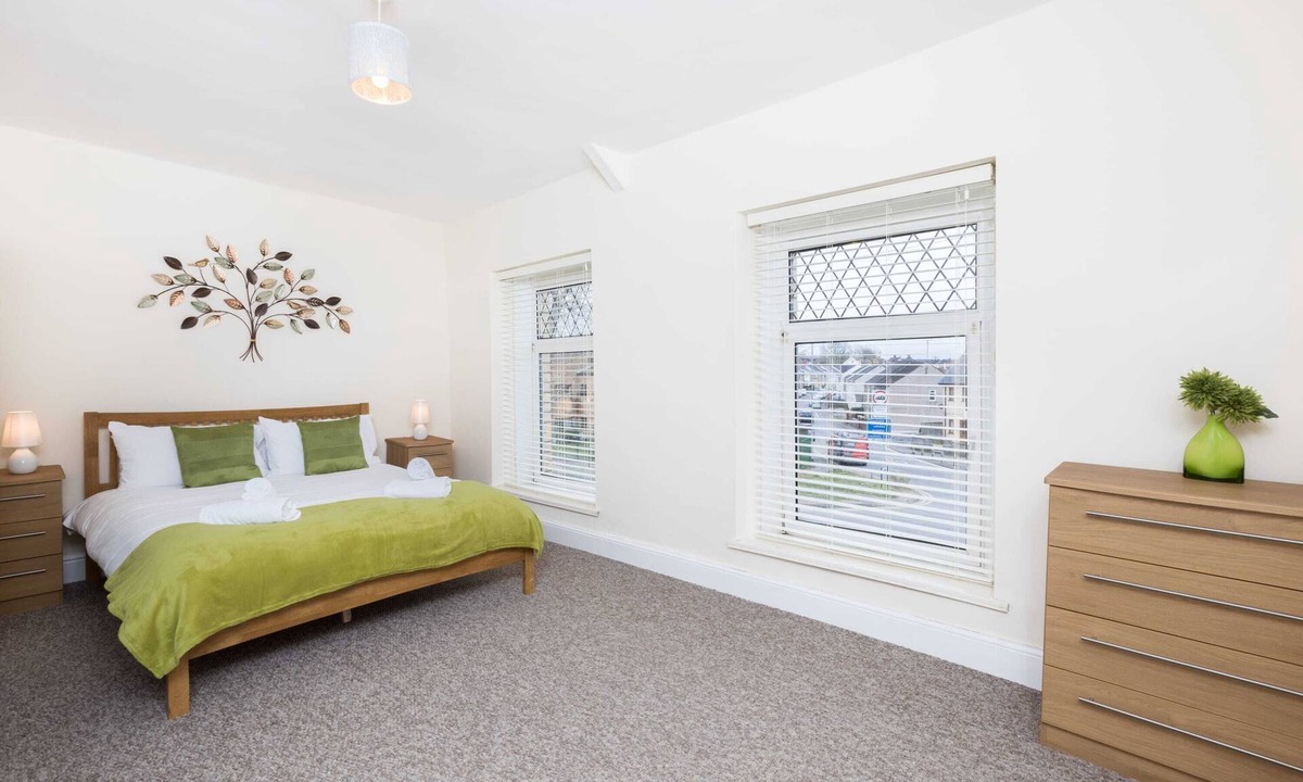 Loughor House | Castle Retreat - 3 Bed House