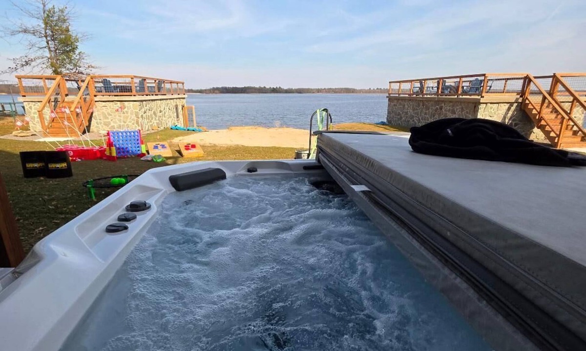 New Lisbon House | Castle Rock Lake Front | Pontoon | Private Beach | Billards Table