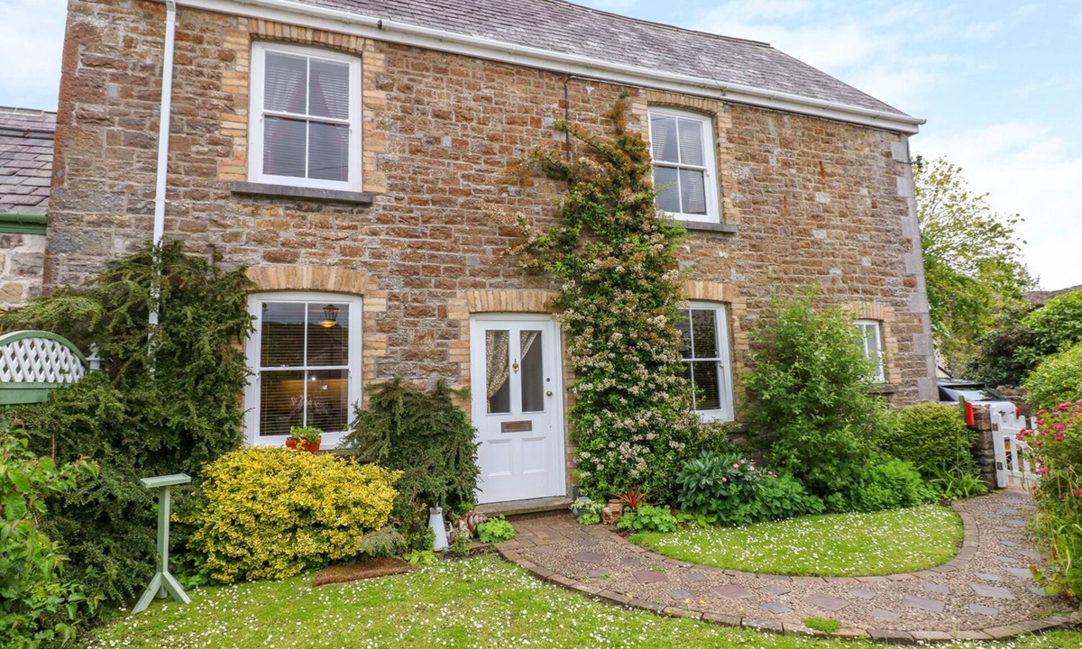 Kidwelly Cottage | Castle School House