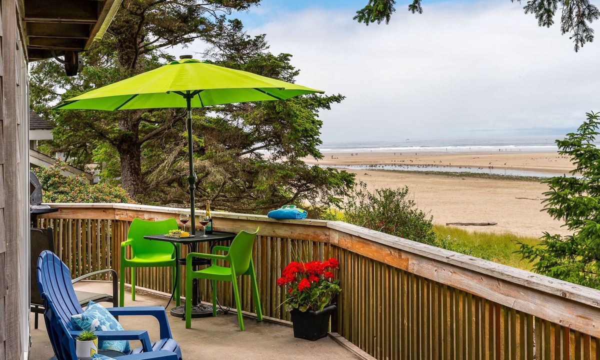 Cannon Beach House | Castle:}~WalktoShops/Eats/Galleries/CandyStore/Bakery/Coffee/Beer/Wine/Shops