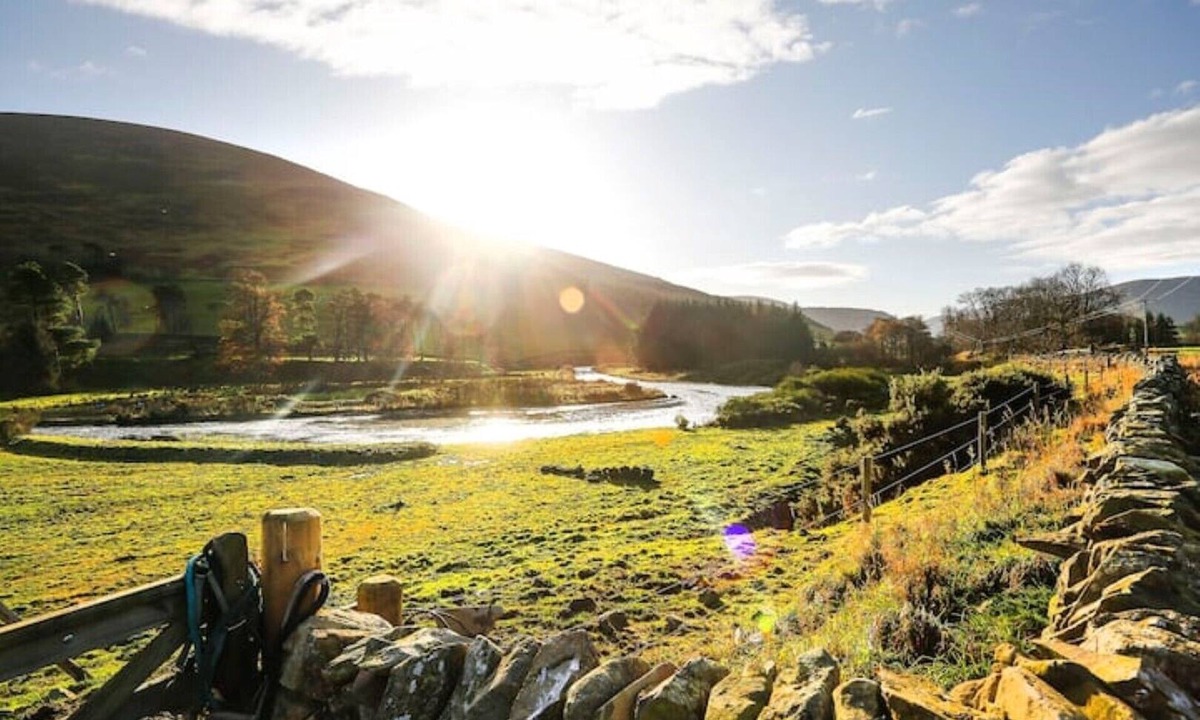 Peebles Cabin | Castlehill cabin with a hot tub
