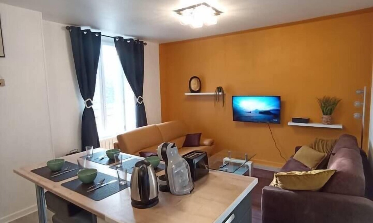 Saint-Amand-en-Puisaye Apartment | Castles, pottery, wine and hiking 2