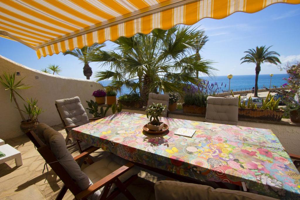 L'Ametlla de Mar Villa | Catalunya Casas Beachfront villa in Atmetlla de Mar