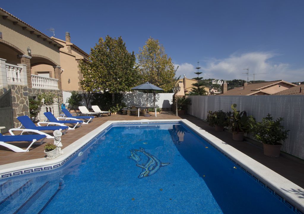 Roda de Bara Villa | Catalunya Casas: Elegant Modern Villa for 10 guests in Roda de Berà, just 4 km from the beach!