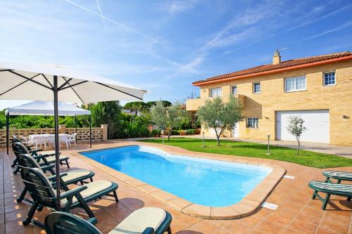 Sils Villa | Catalunya Casas Tranquil Costa Brava Retreat with private suite!