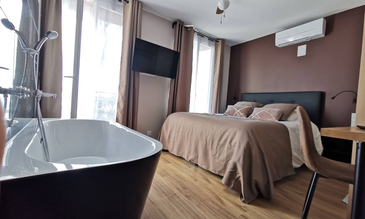 Moyen-Vernet Apartment | Catana T2 with bathtub