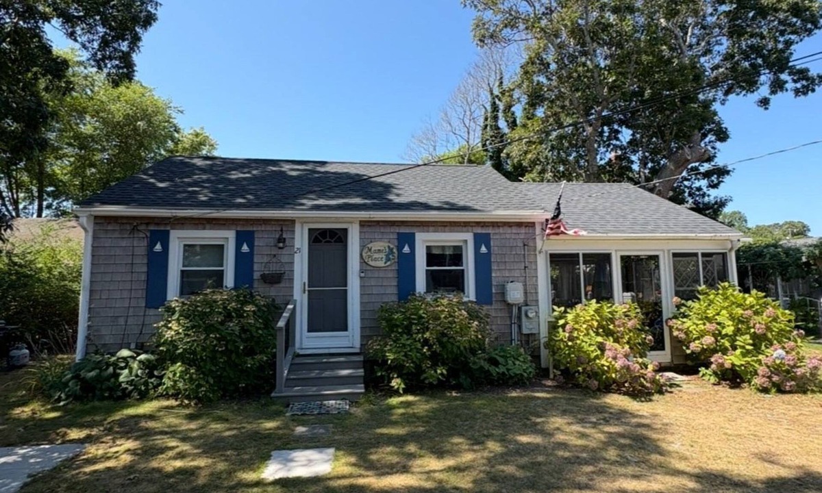 Falmouth Heights Cottage | Catch the World Cup & Waves! Gillette 60 miles!