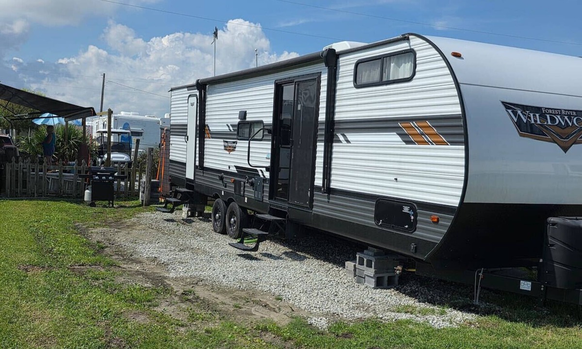 North Topsail Beach Apartment | Catchin` Rays Camper NTB