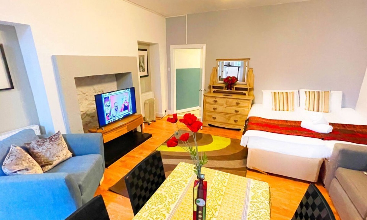 Gorebridge Apartment | Catcune Suite - Studio Flat