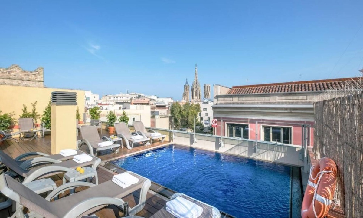 Gothic Quarter Apartment | CATHEDRAL POOL BUILDING