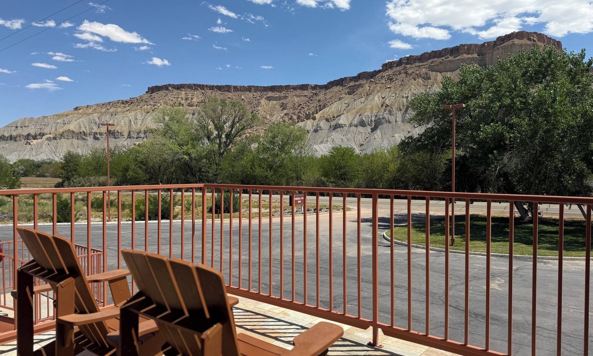 Caineville Hotel | Cathedral Valley Inn