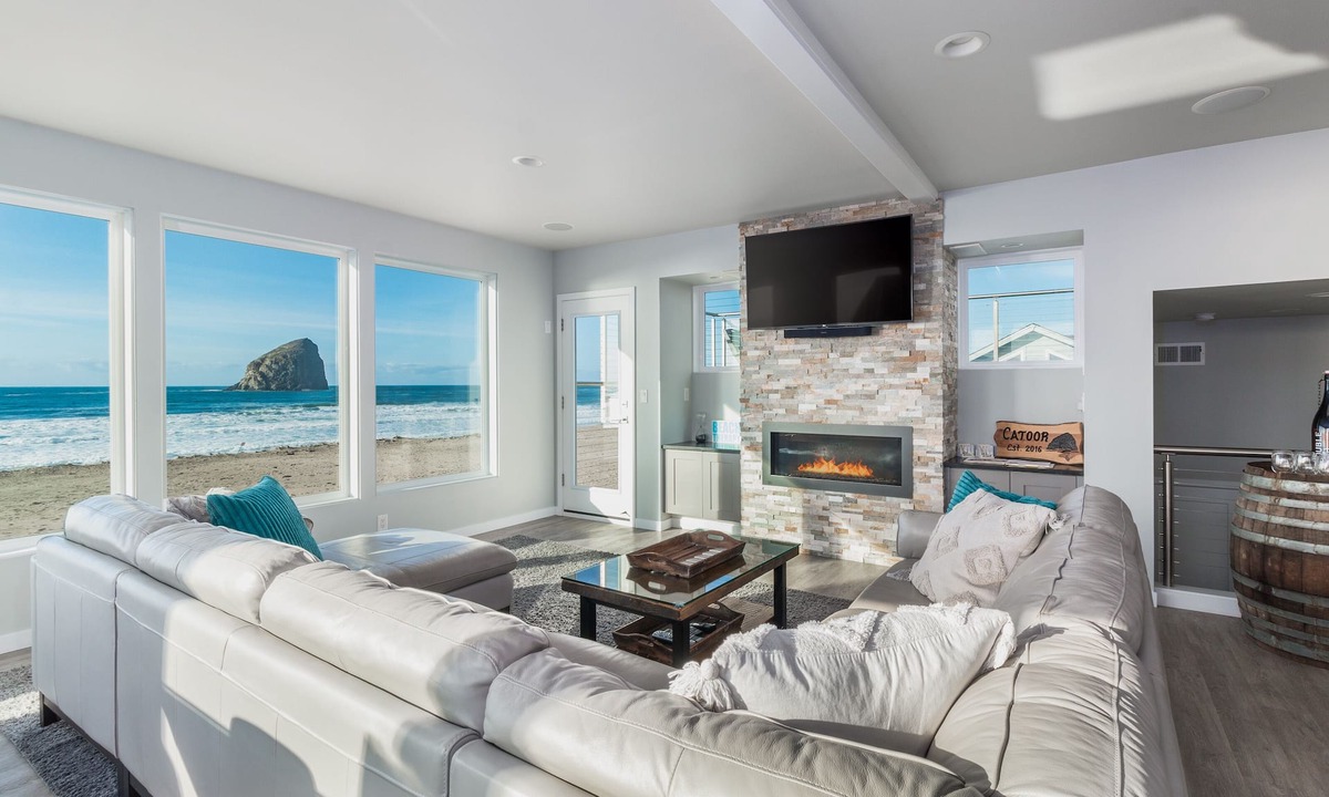 Kiwanda Shores House | Catoor-Modern lux oceanfront, rooftop deck