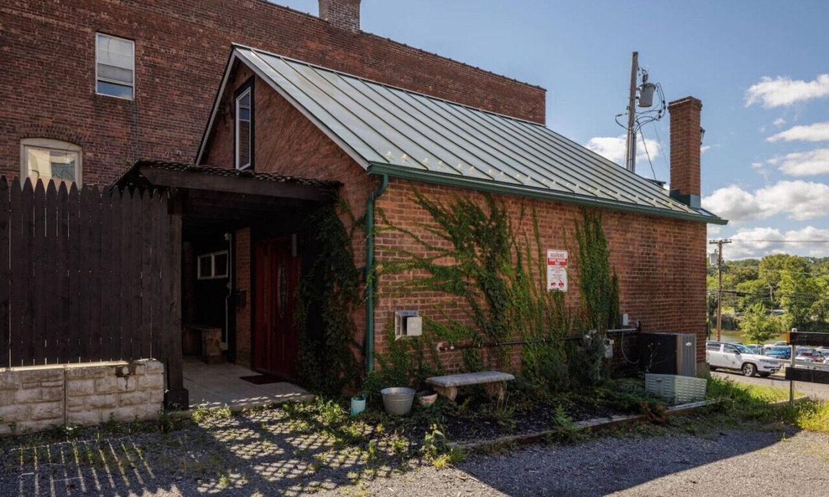 Catskill House | Catskill Cottage Walk to Downtown & River Views