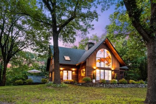 Kingston House | Catskill Estate epic views hot tub