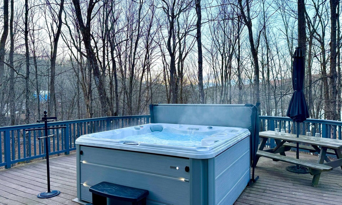 Jeffersonville Cottage | Catskills Memories · Hot Tub· Sauna· Firepit· Vinyl