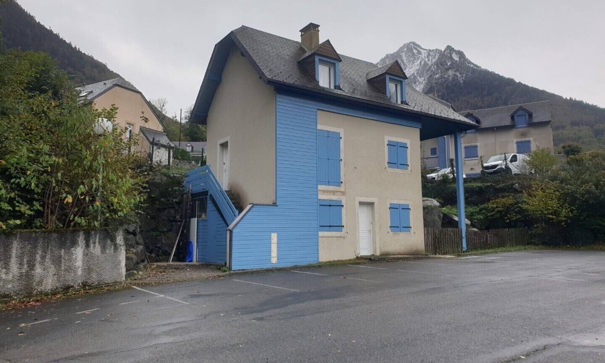 Cauterets Ski Chalet | Cauterets Chalet sleeps 8 with garden and parking space