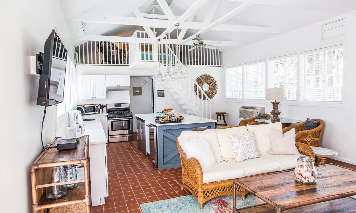 St. Augustine Beach Cottage | Cavalier Cottage at Ruby Dog on B