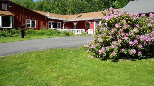 Shelburne Falls Bed & Breakfast | Cavalier Cottage B&B