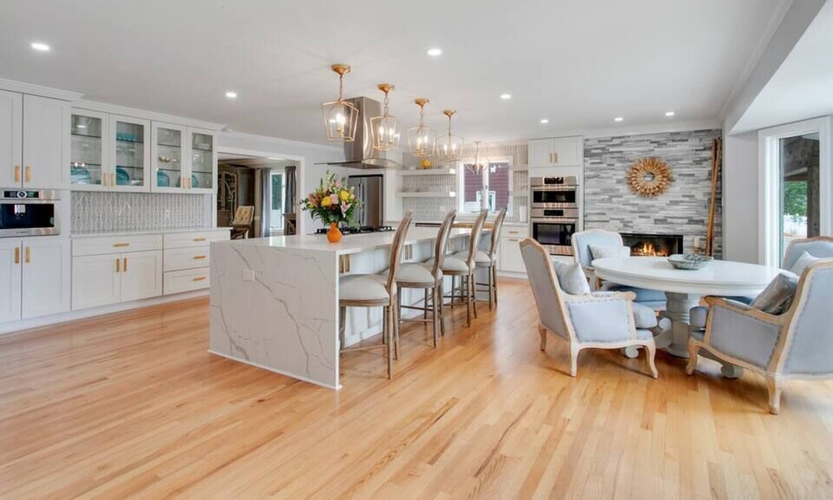 Portsmouth House | Cavalier Manor on Crystal Lake
