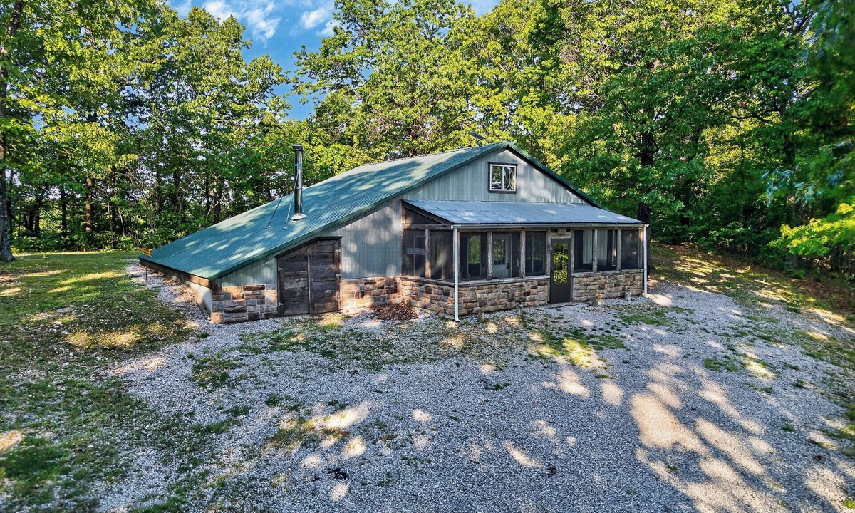 Lebanon Cabin | Cave Creek Cabin Private 75 Acre 1/4 mile Niangua Riverfront/Near Bennett Spring