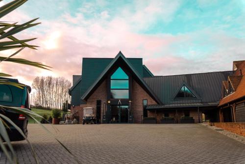 Boughton-under-Blean Hotel | Cave Hotel & Golf Resort