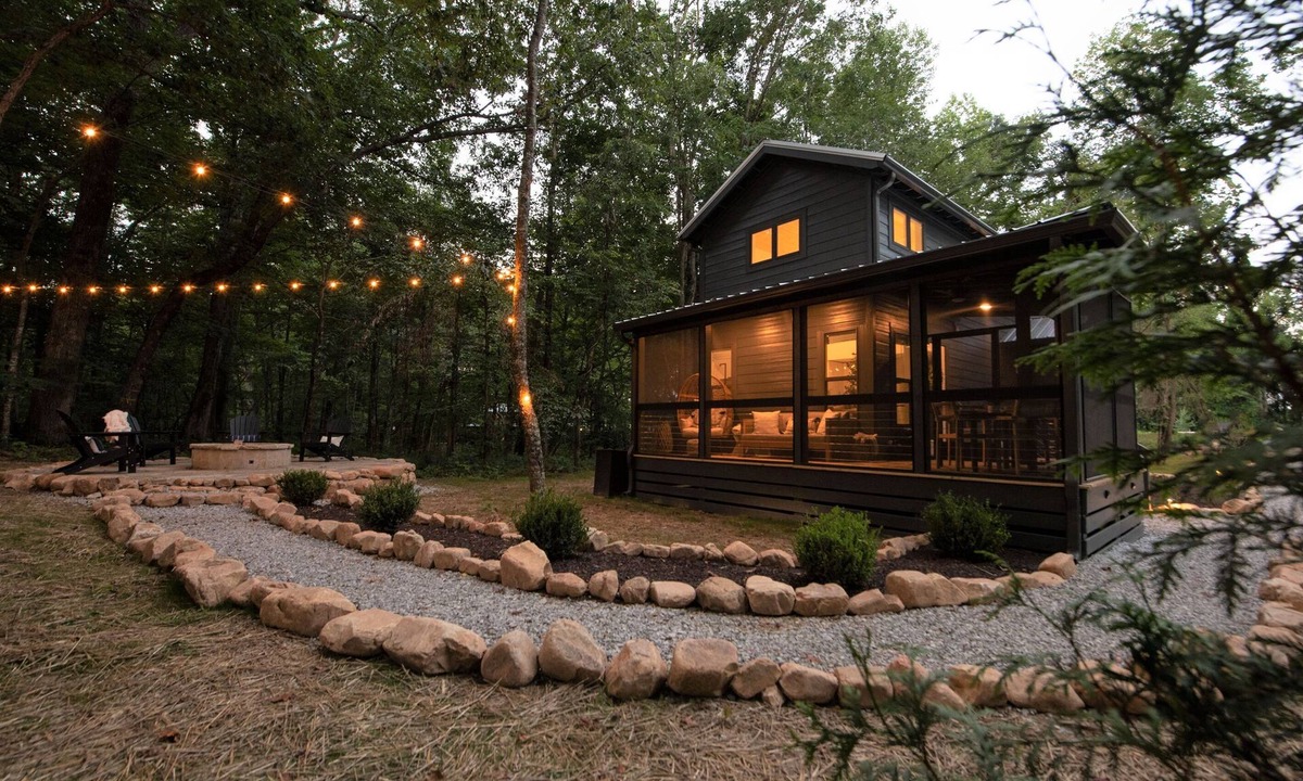 Monteagle House | Caverns,Sewanee,Waterfall, Hikes : Basecamp Tiny