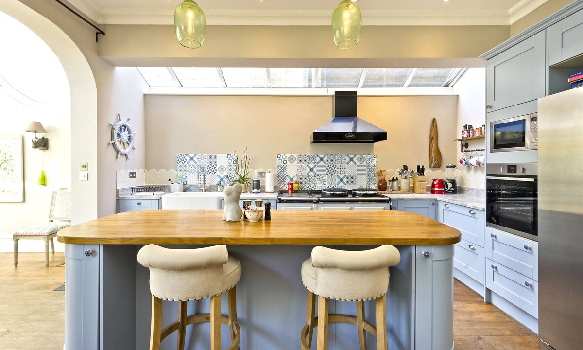 Shaftesbury House | Cayenne Canopy, by Veeve