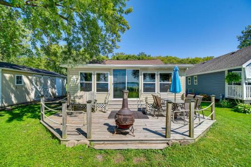 Cayuga House | Cayuga Lake Cottage: Private Dock & Deck!