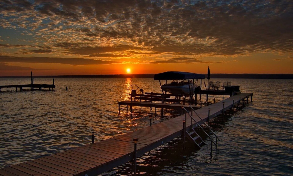 Town of Varick Cottage | Cayuga Lake Cottage "The Bermuda Sunrise"