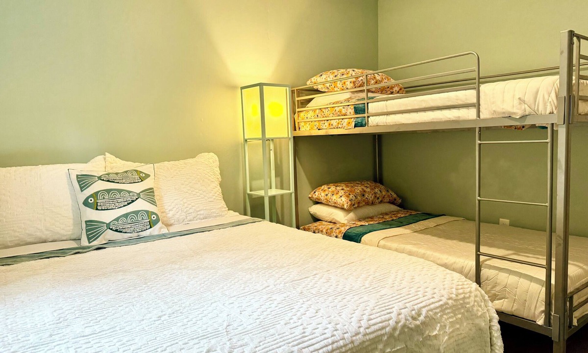 Lansing Cottage | Cayuga lake cottage with private lake access